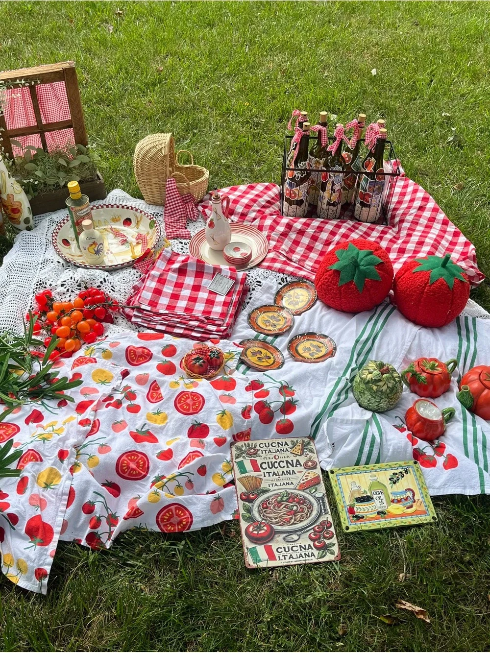 Ciao Baby themed shower decoration props